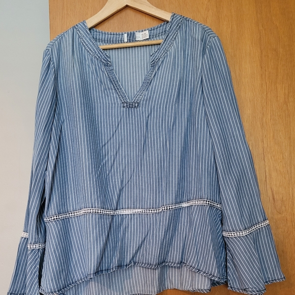 Woman's casual blouse - Picture 1 of 1